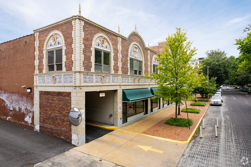 5585 Pershing Ave, Saint Louis, MO à louer - Photo de l’immeuble – Image 3 sur 5