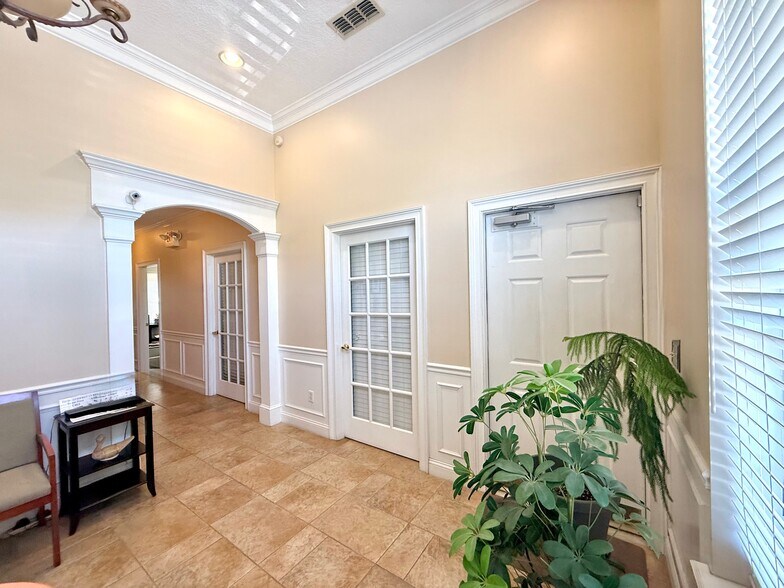 13400 Sutton Park Dr S, Jacksonville, FL à vendre - Photo de l’immeuble – Image 3 sur 17