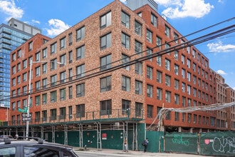325 Bond Street, Brooklyn, NY à louer Photo de l’immeuble– Image 1 sur 3