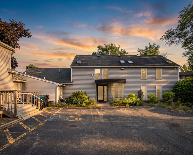 955 E Henrietta Rd, Rochester, NY à louer - Photo de l’immeuble – Image 2 sur 24