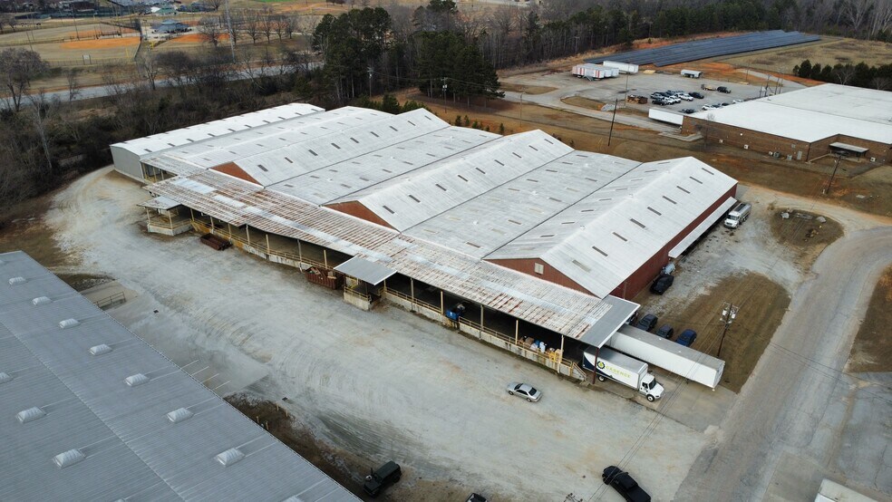 115 Commerce Cir E, Greenwood, SC à vendre - Photo de l’immeuble – Image 2 sur 14