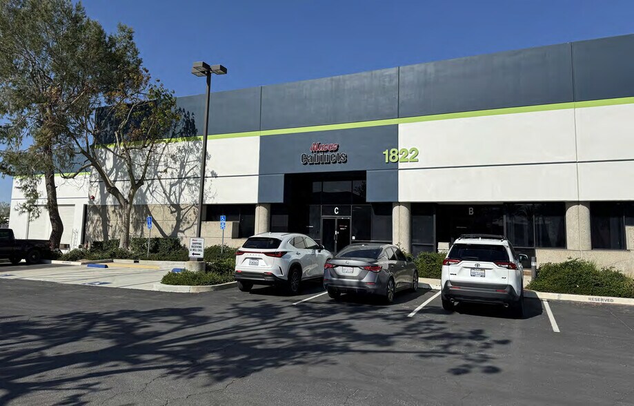 1822 E Francis St, Ontario, CA à louer - Photo principale – Image 1 sur 8