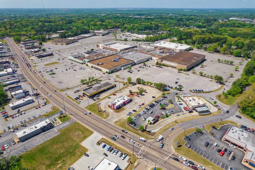 2021 N Highland Ave, Jackson, TN à vendre - Photo de l’immeuble – Image 2 sur 13