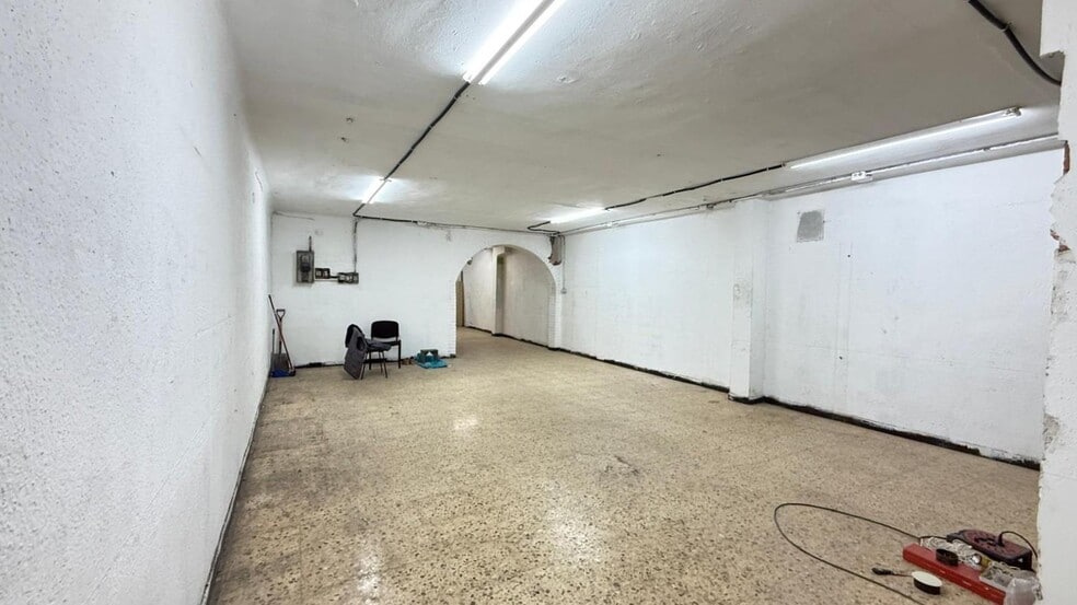 Immeuble residentiel dans Santa Coloma de Gramenet, Barcelona à vendre - Photo principale – Image 1 sur 3