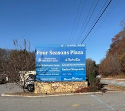 1011 Tunnel Rd, Asheville, NC à louer Photo intérieure– Image 1 sur 10