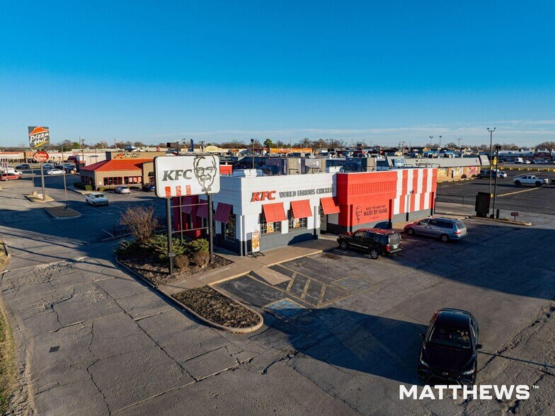 11104 E 21st St, Tulsa, OK à vendre - Photo de l’immeuble – Image 1 sur 3