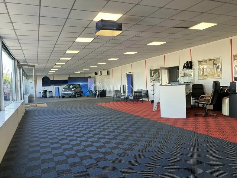 Local commercial dans Bourges à louer - Photo de l’immeuble – Image 1 sur 5