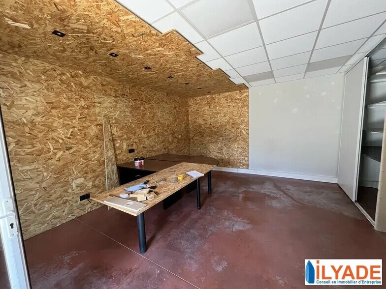 Local d’activités dans Gardanne à louer - Photo de l’immeuble – Image 2 sur 7