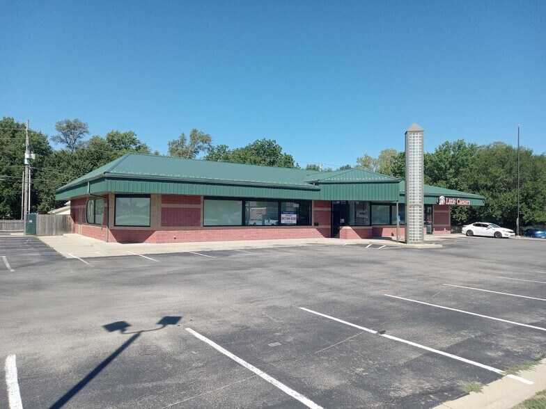 1001 N Main St, Newton, KS à louer - Photo de l’immeuble – Image 2 sur 7
