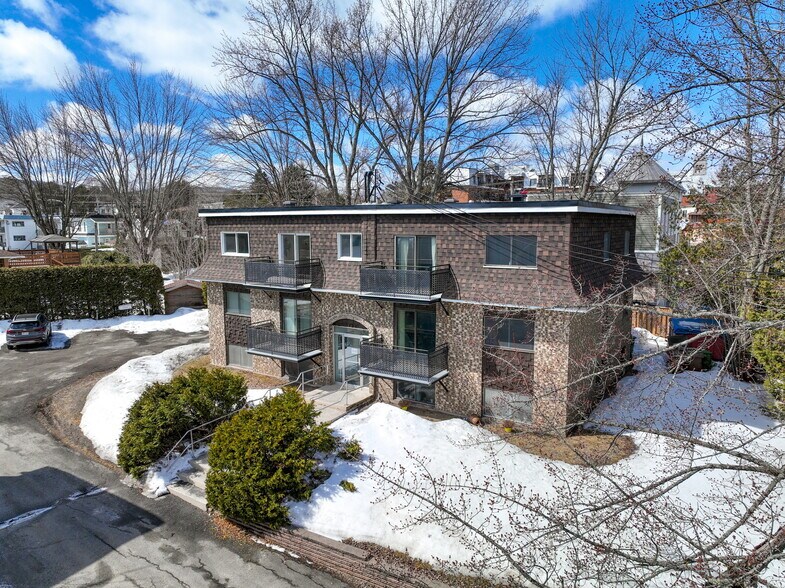 149 Rue Principale E, Sainte-agathe-des-monts, QC à vendre - Photo de l’immeuble – Image 2 sur 18