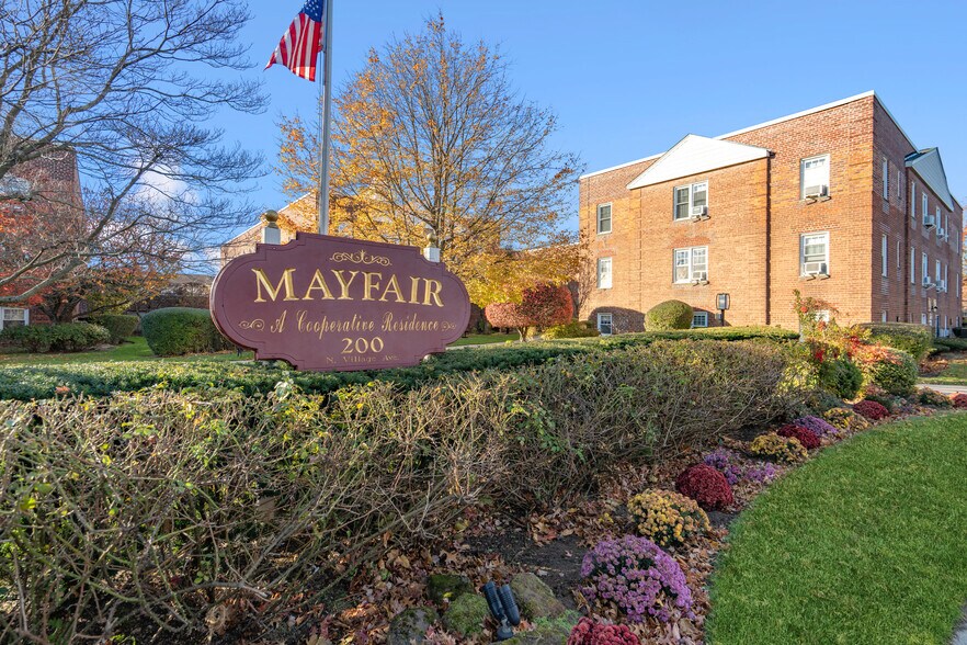 200 N Village Ave, Rockville Centre, NY à vendre - Photo de l’immeuble – Image 1 sur 18
