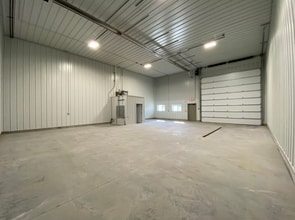 2101-2103 2nd Ave N, Silvis, IL à louer Photo de l’immeuble– Image 1 sur 5