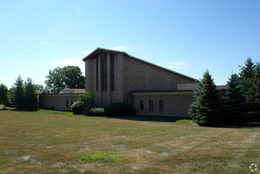 41671 W 10 Mile Rd, Novi, MI à louer - Photo principale – Image 1 sur 1