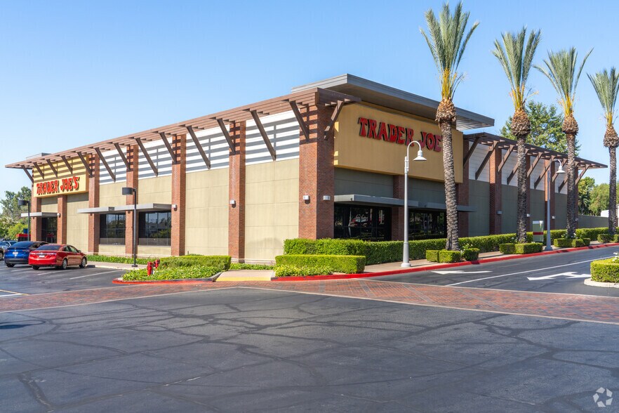 13911 Peyton Dr, Chino Hills, CA à vendre - Photo de l’immeuble – Image 2 sur 4