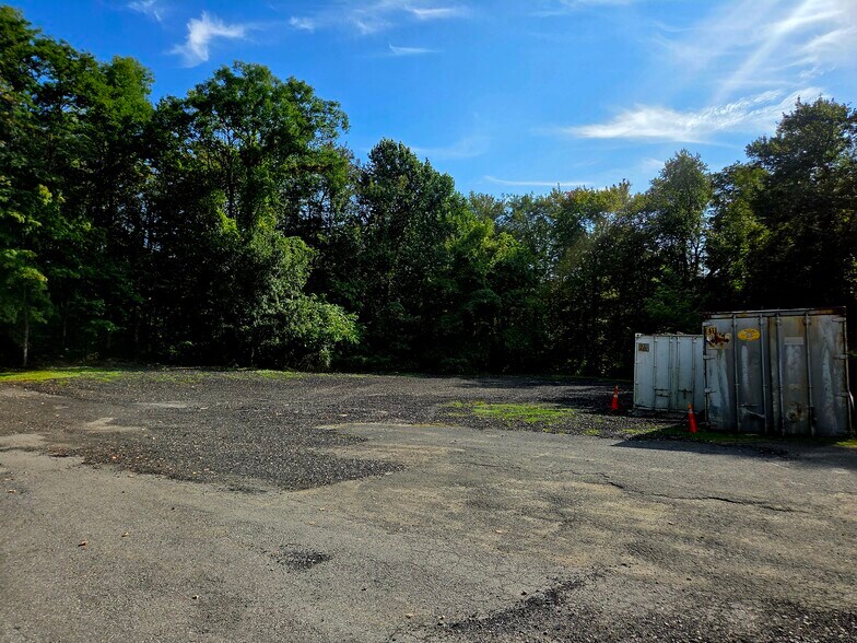 16 Ernest Ln, Mahopac, NY à louer - Photo de l’immeuble – Image 1 sur 7