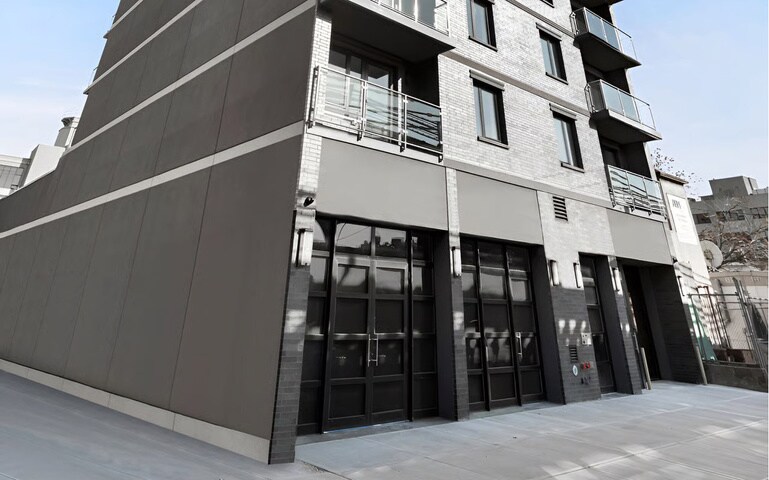 3637 31st St, Long Island City, NY à louer Photo de l’immeuble– Image 1 sur 6