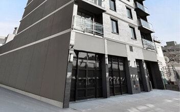 3637 31st St, Long Island City, NY à louer Photo de l’immeuble– Image 1 sur 6