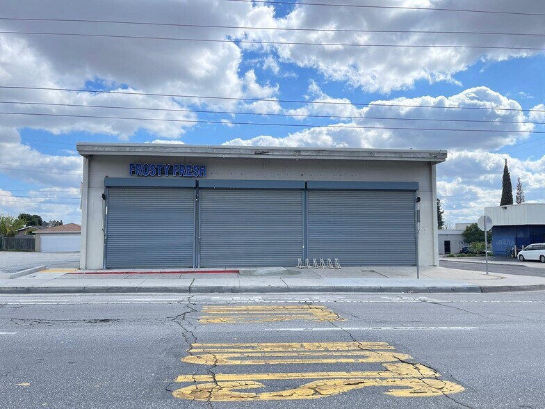 1201 Columbus St, Bakersfield, CA à louer - Photo de l’immeuble – Image 2 sur 7