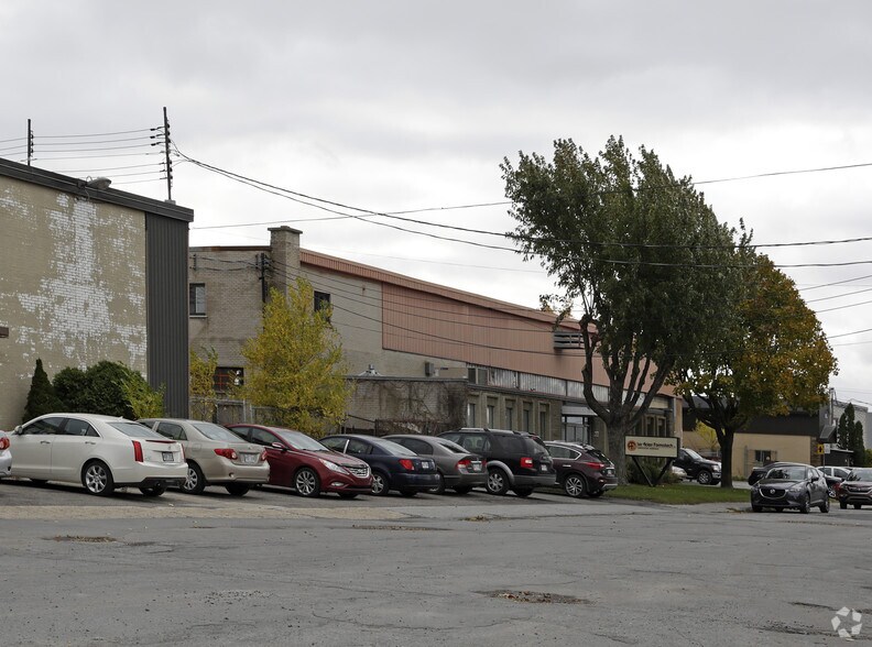 8826 Croi 5e, Montréal, QC à louer - Photo de l’immeuble – Image 2 sur 2