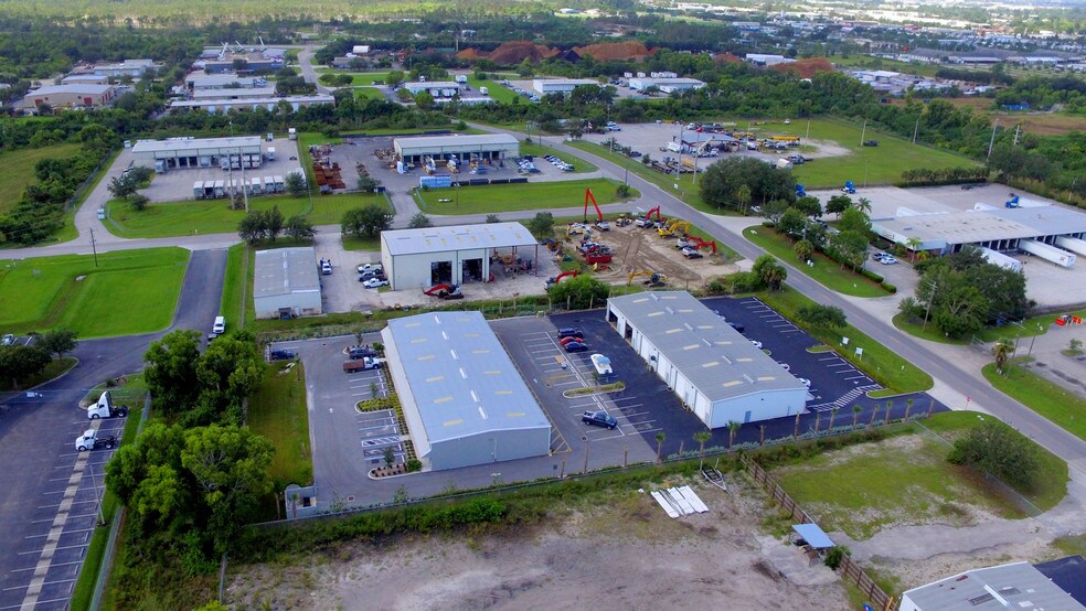 1681-1687 Benchmark Ave, Fort Myers, FL à louer - Aérien – Image 3 sur 27