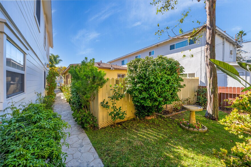 1115 Ocean Ave, Seal Beach, CA à vendre - Photo de l’immeuble – Image 3 sur 32