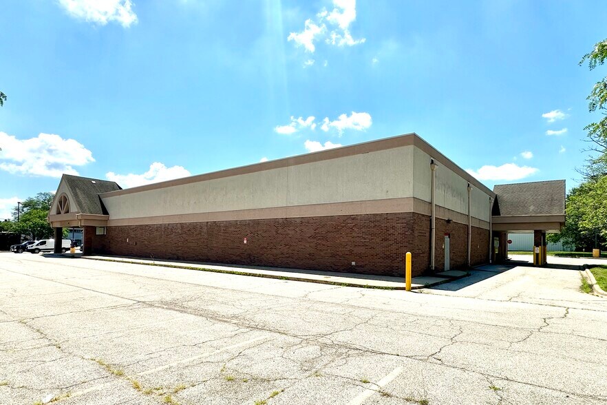 2515 N Knoxville Ave, Peoria, IL à louer - Photo de l’immeuble – Image 3 sur 5