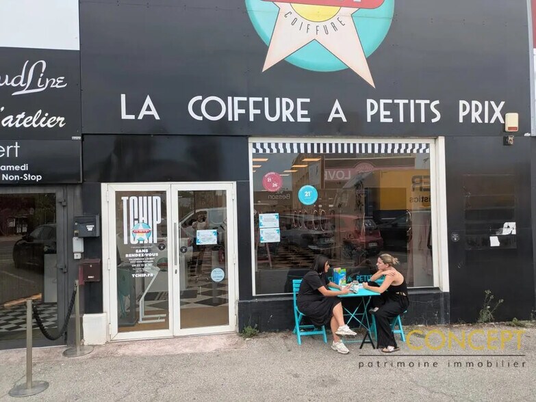 Local commercial dans Villeneuve-Loubet à louer - Photo de l’immeuble – Image 1 sur 1