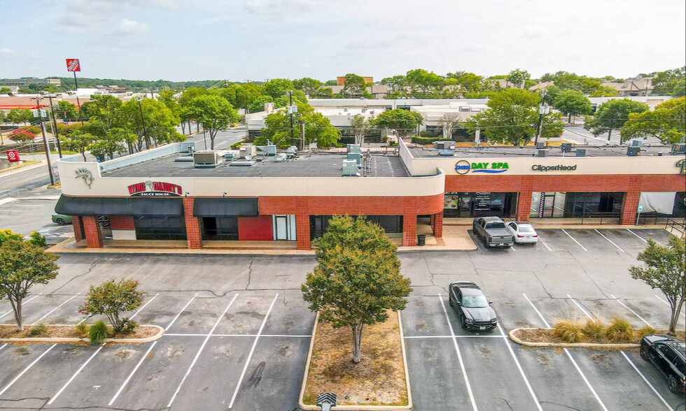 903 E Bitters Rd, San Antonio, TX à louer - Photo de l’immeuble – Image 3 sur 7