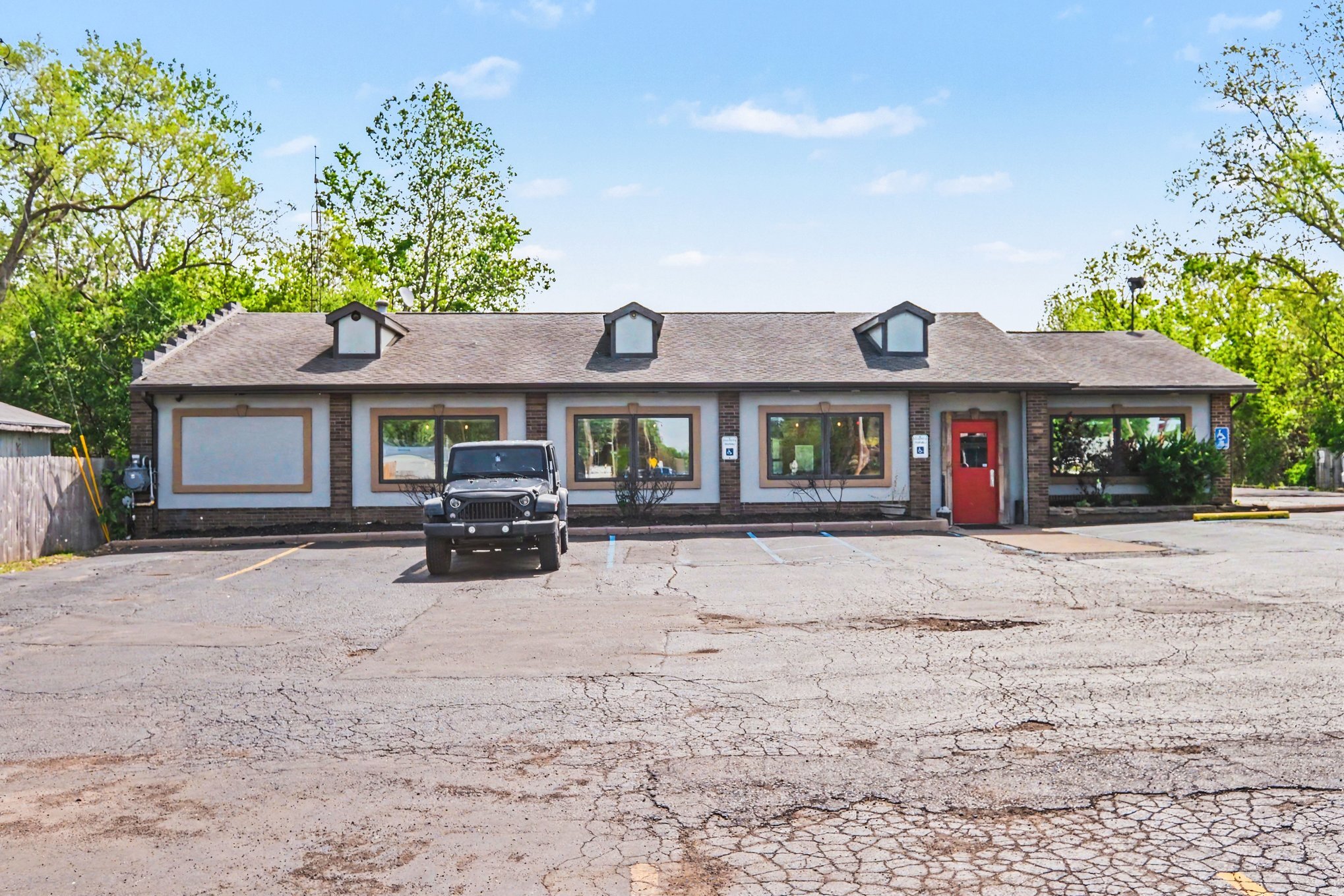 5153 Fenton Rd, Flint, MI à vendre Photo de l’immeuble– Image 1 sur 28