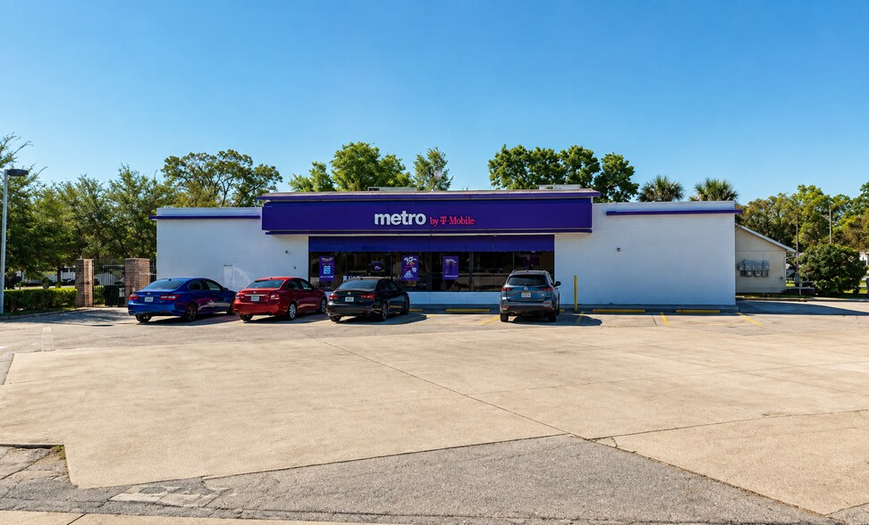 1910 W Vine St, Kissimmee, FL à louer - Photo de l’immeuble – Image 2 sur 3