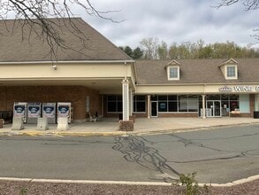 228 S Main St, Newtown, CT à louer Photo de l’immeuble– Image 2 sur 4