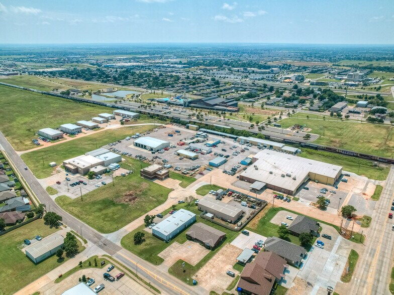 525 Tower Dr, Moore, OK à louer - Photo de l’immeuble – Image 3 sur 42