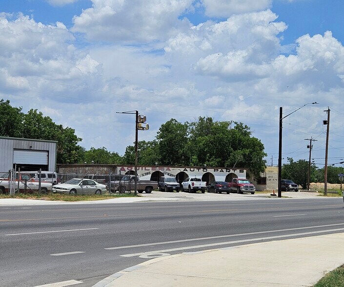1119 Historic Old Hwy 90, San Antonio, TX à vendre - Photo de l’immeuble – Image 3 sur 6