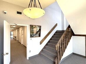 465 Silas Deane Hwy, Wethersfield, CT à louer Photo intérieure– Image 2 sur 15