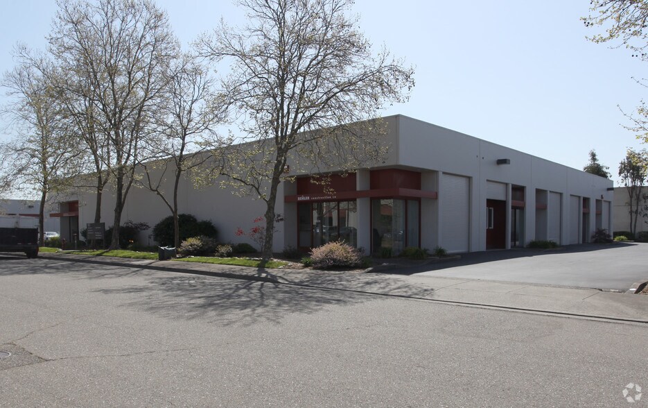 1820 Empire Industrial Ct, Santa Rosa, CA à louer - Photo de l’immeuble – Image 3 sur 8