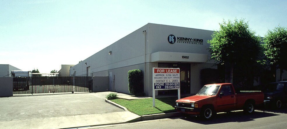 15652 Chemical Ln, Huntington Beach, CA à vendre - Photo de l’immeuble – Image 2 sur 3