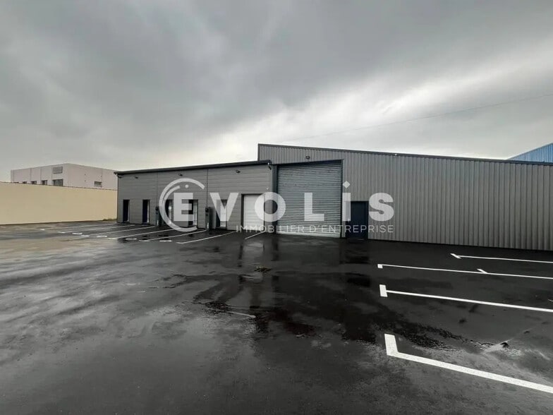 Bureau dans Vaulx-en-Velin à louer - Photo de l’immeuble – Image 1 sur 11