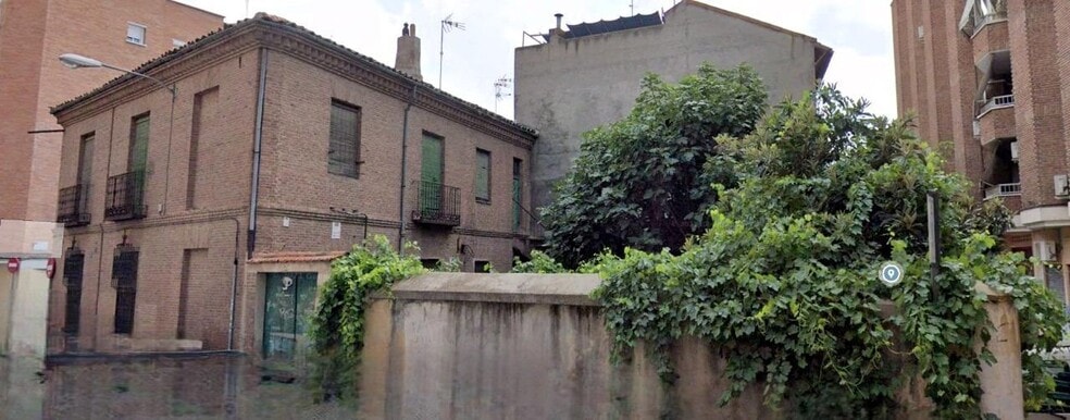 Immeuble residentiel dans Alcalá de Henares, Madrid à vendre - Photo de l’immeuble – Image 2 sur 5