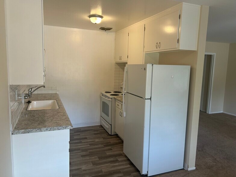 1560 San Antonio St, Menlo Park, CA à vendre - Photo de l’immeuble – Image 3 sur 10