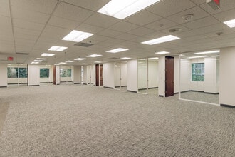 111 SW Columbia St, Portland, OR à louer Photo intérieure– Image 2 sur 3