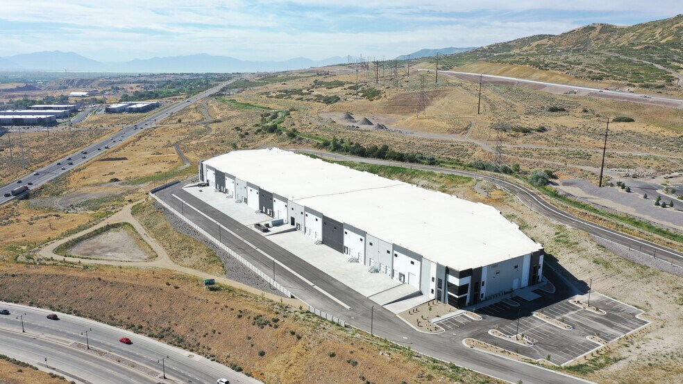 15897 South Axia Drive, Herriman, UT à louer - Photo de l’immeuble – Image 2 sur 6
