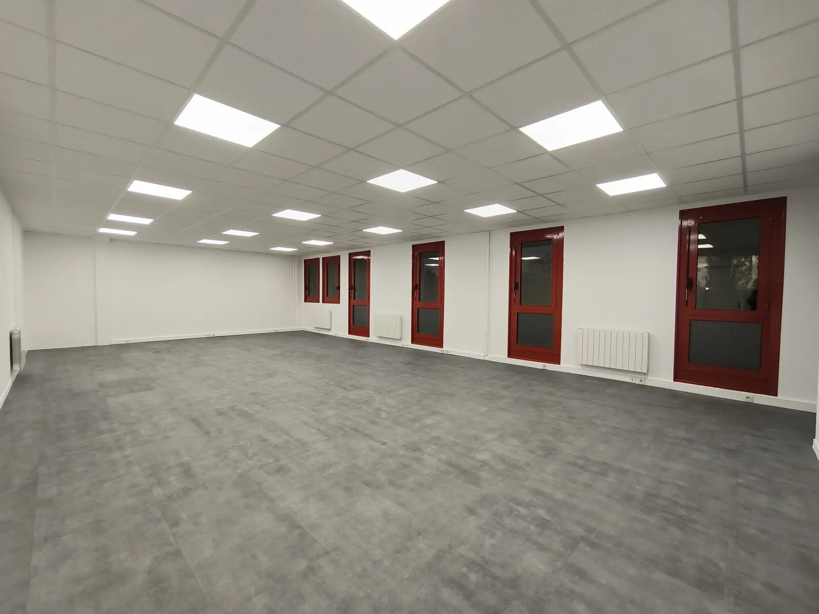 Local d’activités dans Éragny à louer Photo intérieure– Image 1 sur 2