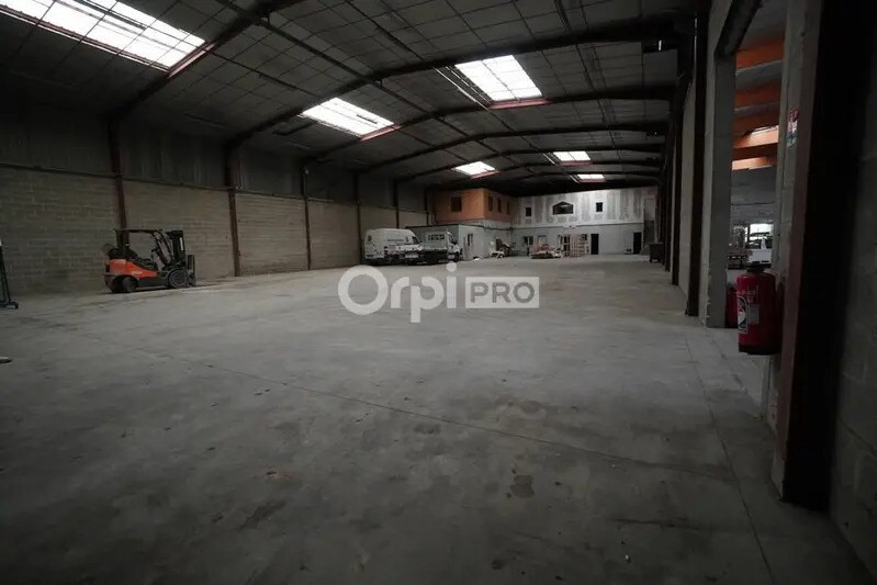 Local d'activités dans Quetigny à vendre - Photo de l’immeuble – Image 3 sur 8
