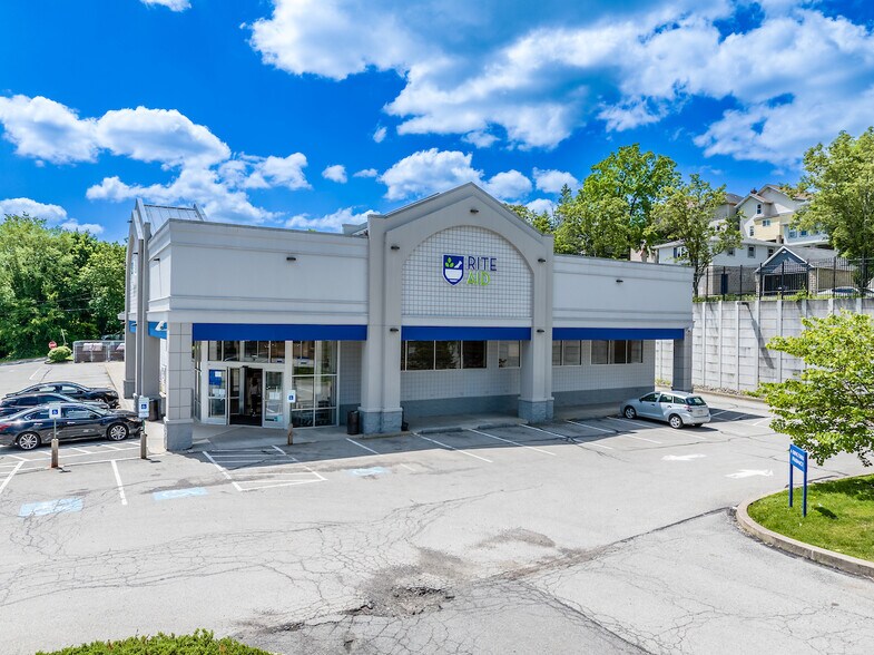513 Perry Hwy, Pittsburgh, PA à louer - Photo de l’immeuble – Image 2 sur 8
