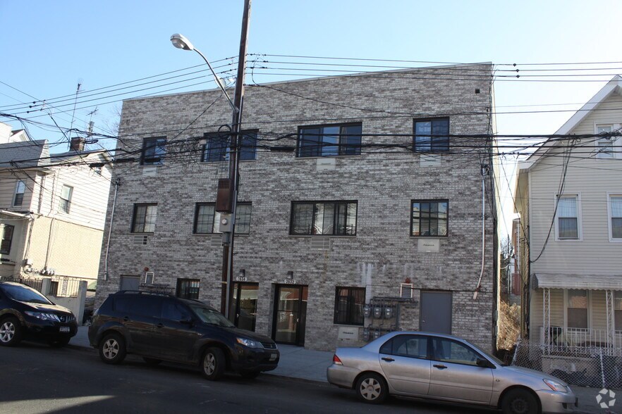 3632 Olinville Ave, Bronx, NY à vendre - Photo de l’immeuble – Image 2 sur 3