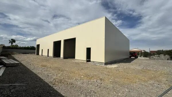 Plus de détails pour Local d'activités à louer