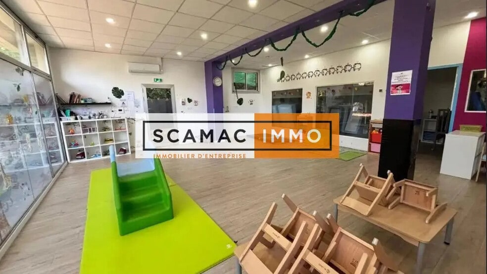 Local d’activités dans Montigny-le-Bretonneux à louer - Photo de l’immeuble – Image 2 sur 13