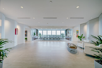 Plus de détails pour 8950 SW 74th Ct, Miami, FL - Bureau à louer