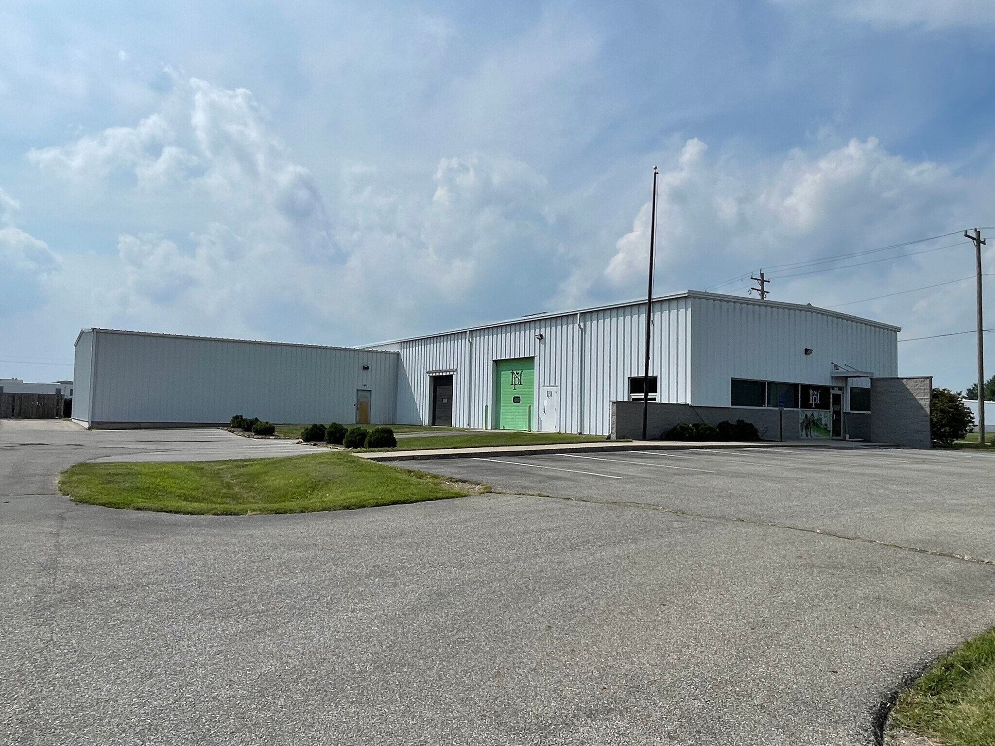 4480 Ray Boll Blvd, Columbus, IN à louer Photo de l’immeuble– Image 1 sur 5