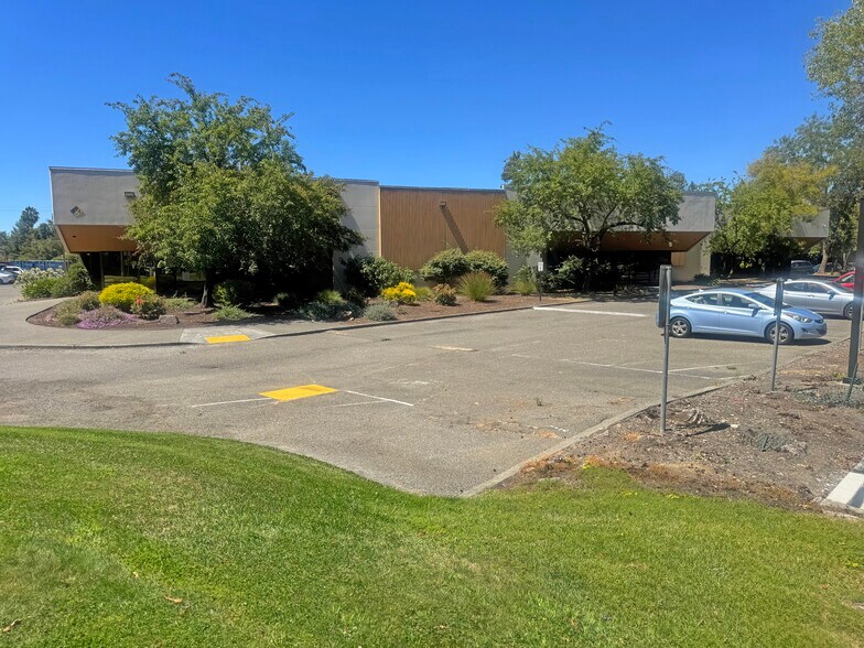 500 Tesconi Cir, Santa Rosa, CA à vendre - Photo de l’immeuble – Image 3 sur 5